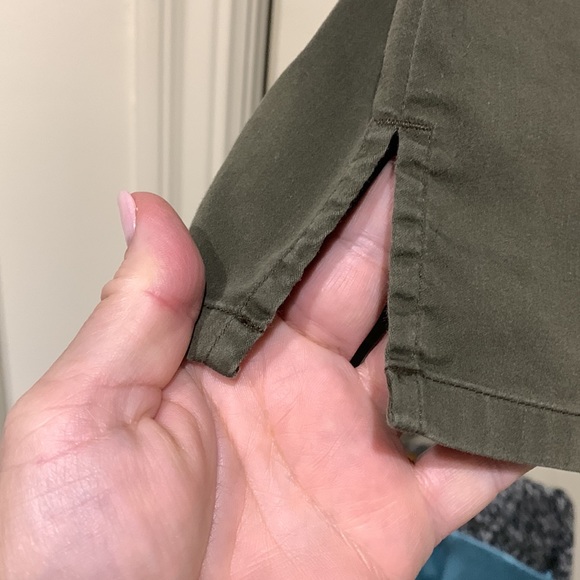 Chico’s Capri pants with front fake pockets, elastic side band and front zip - Picture 2 of 7